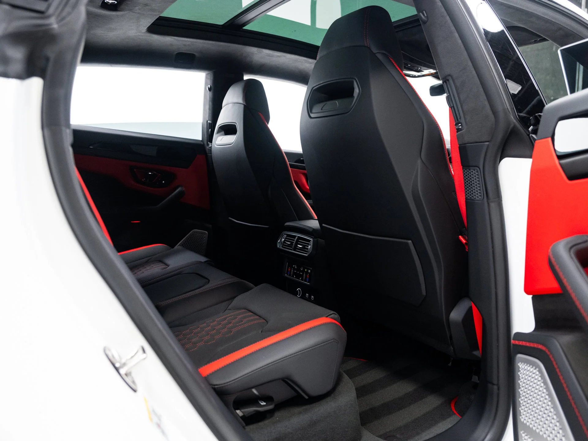 Used 2025  Lamborghini SE image 64