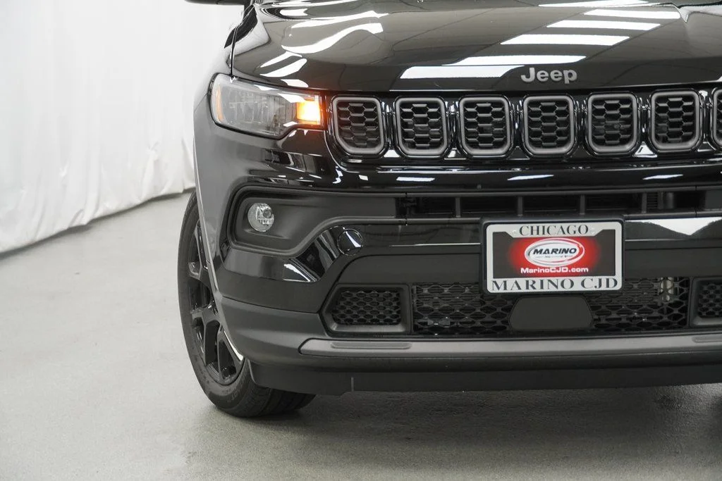 New 2026 Diamond Black Crystal Pearlcoat Jeep Latitude image 6