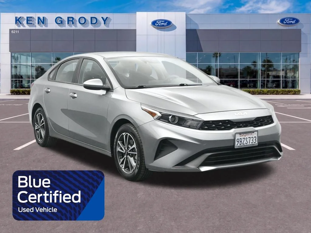 2022 Kia Forte LXS AT's photo