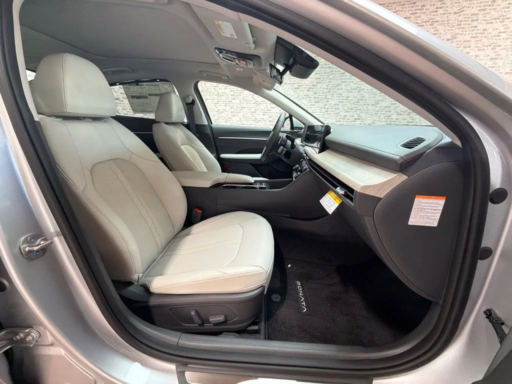 New 2026 Aero Silver Hyundai Limited image 11