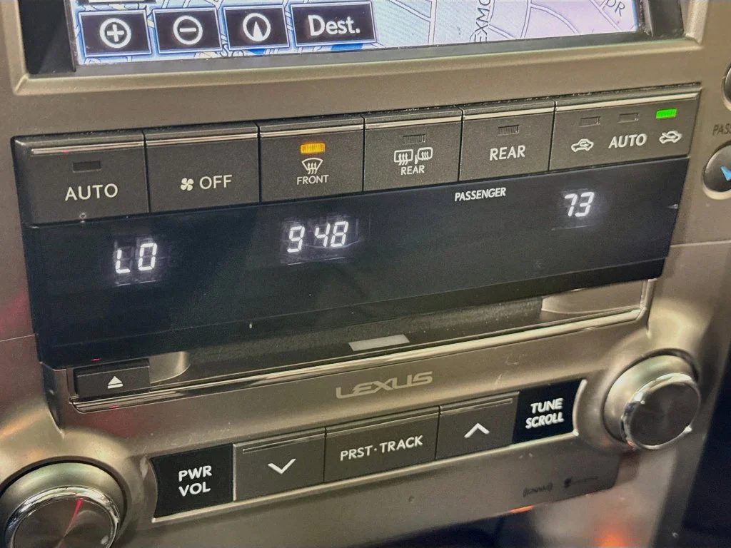 Used 2016 White Lexus 460 image 19
