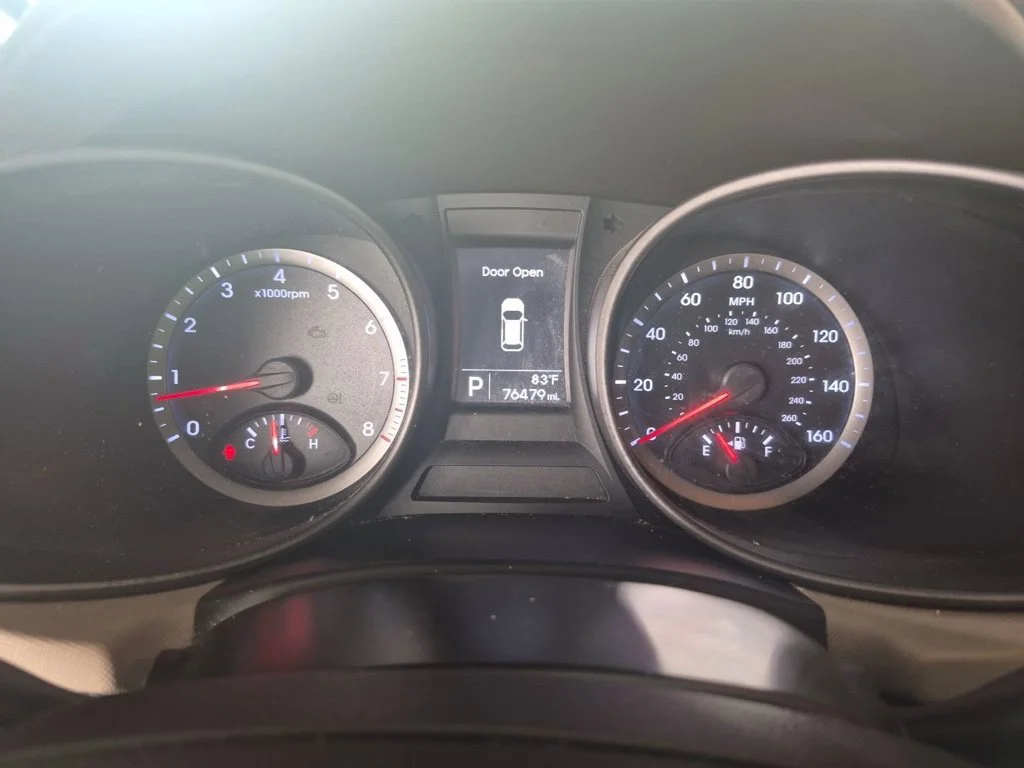 Used 2016 Red Hyundai 2.4 Base image 2