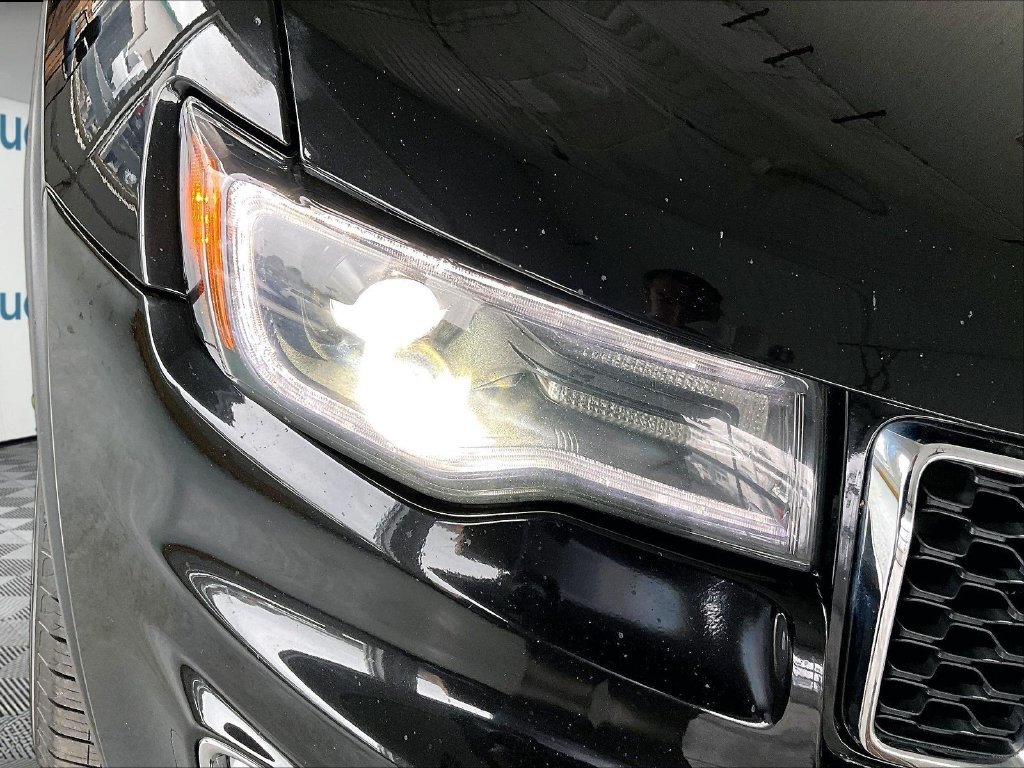 Used 2019 Diamond Black Crystal Pearlcoat Jeep Limited image 31