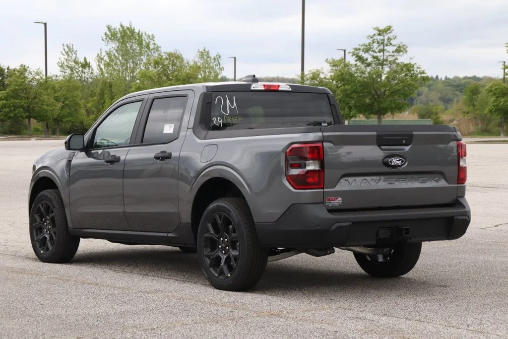 New 2026 Carbonized Gray Metallic Ford XLT image 6