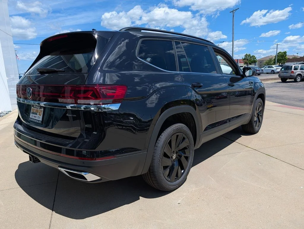 New 2026 Black Volkswagen 2.0T SE w/Technology image 3