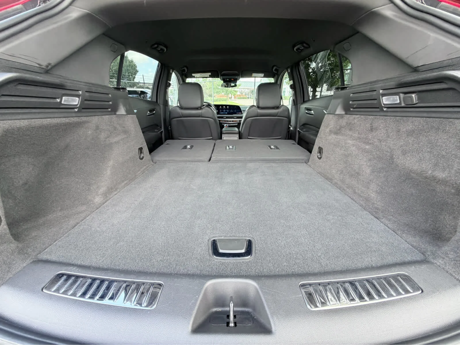 Used 2024 Argent Silver Metallic Cadillac Premium Luxury image 32