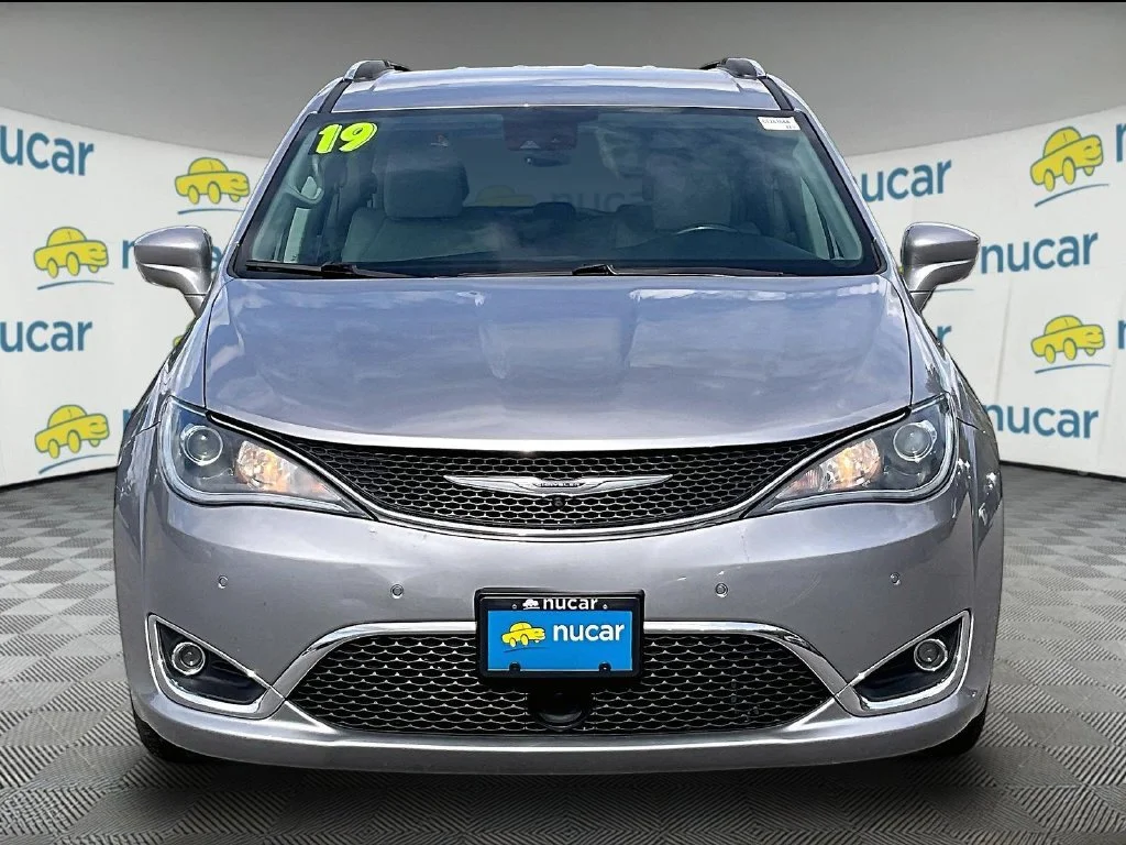Used 2019 Billet Silver Metallic Clearcoat Chrysler Touring L image 2