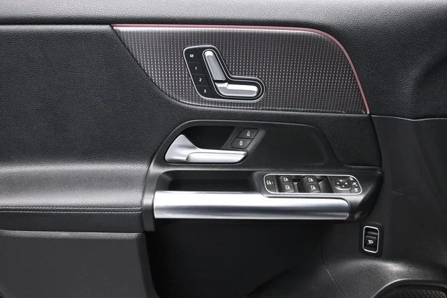Used 2021 Black Mercedes-Benz GLA 250 image 8
