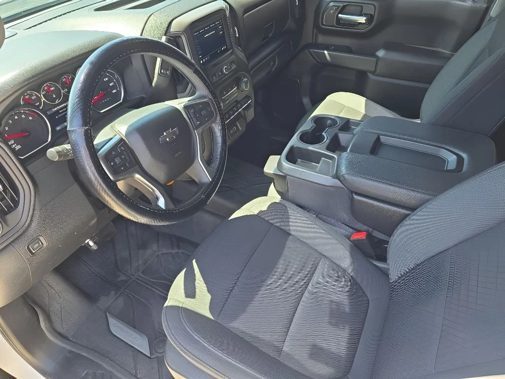 Used 2022 White Chevrolet Custom image 24