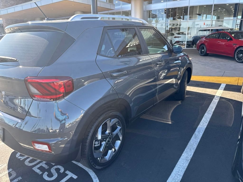 Used 2025 Gray Hyundai SEL image 5