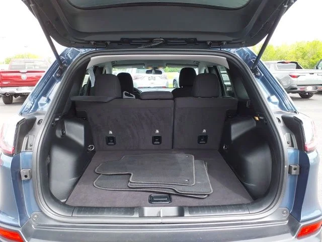 Used 2020 Blue Jeep Latitude image 18