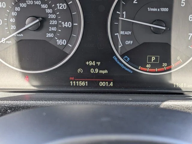 Used 2015 Mineral Gray Metallic BMW 320i xDrive image 27