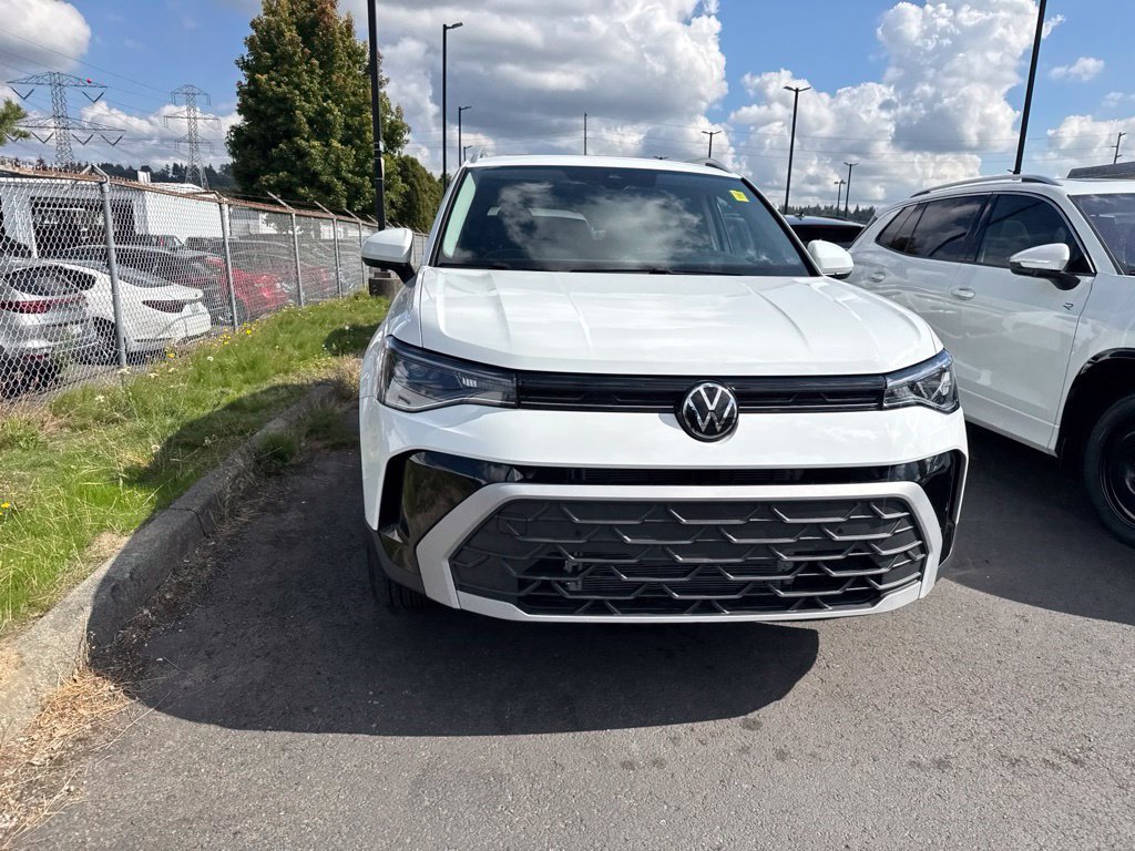 Used 2025 White Volkswagen 1.5T SE image 5