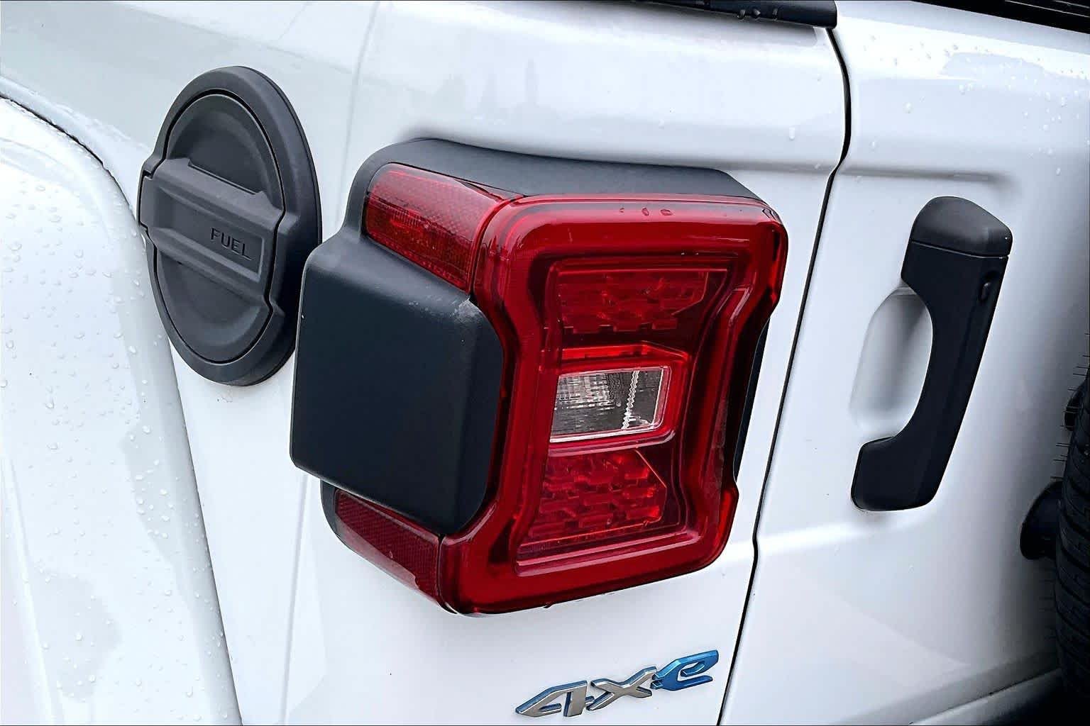 Used 2023 Bright White Clearcoat Jeep Sahara image 27