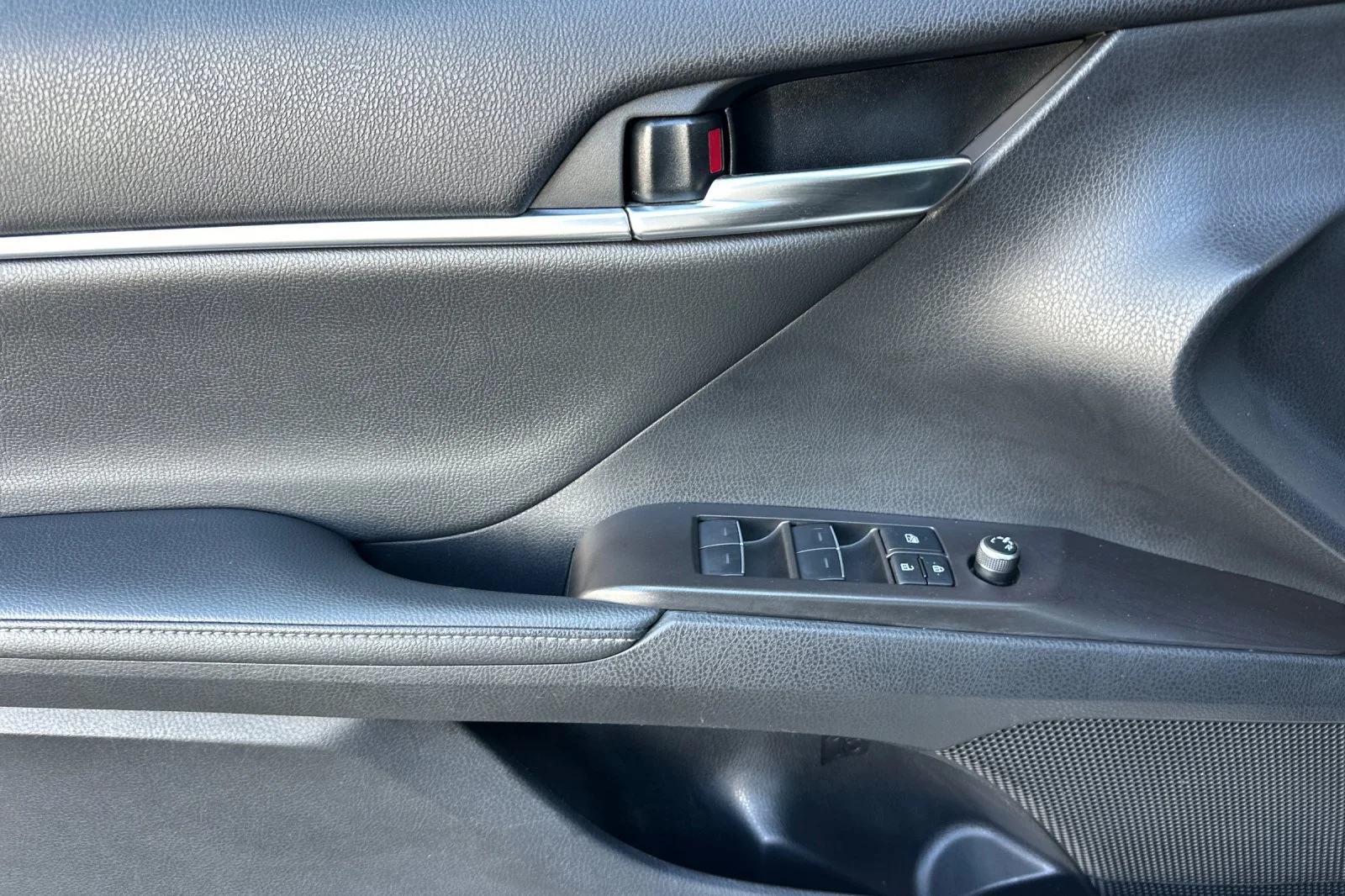 Used 2024 Ice Toyota XSE image 12