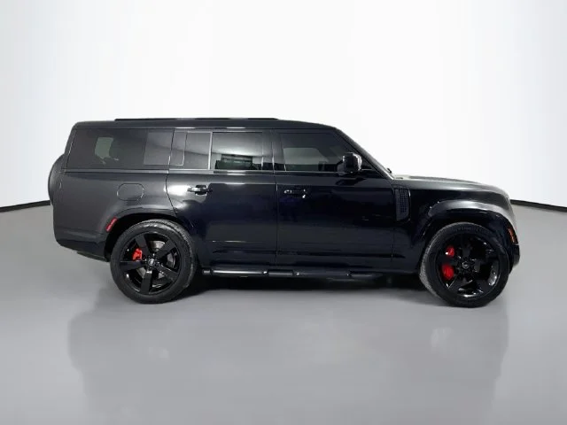 Certified Used 2025 Santorini Black Metallic Land Rover X-Dynamic SE image 4
