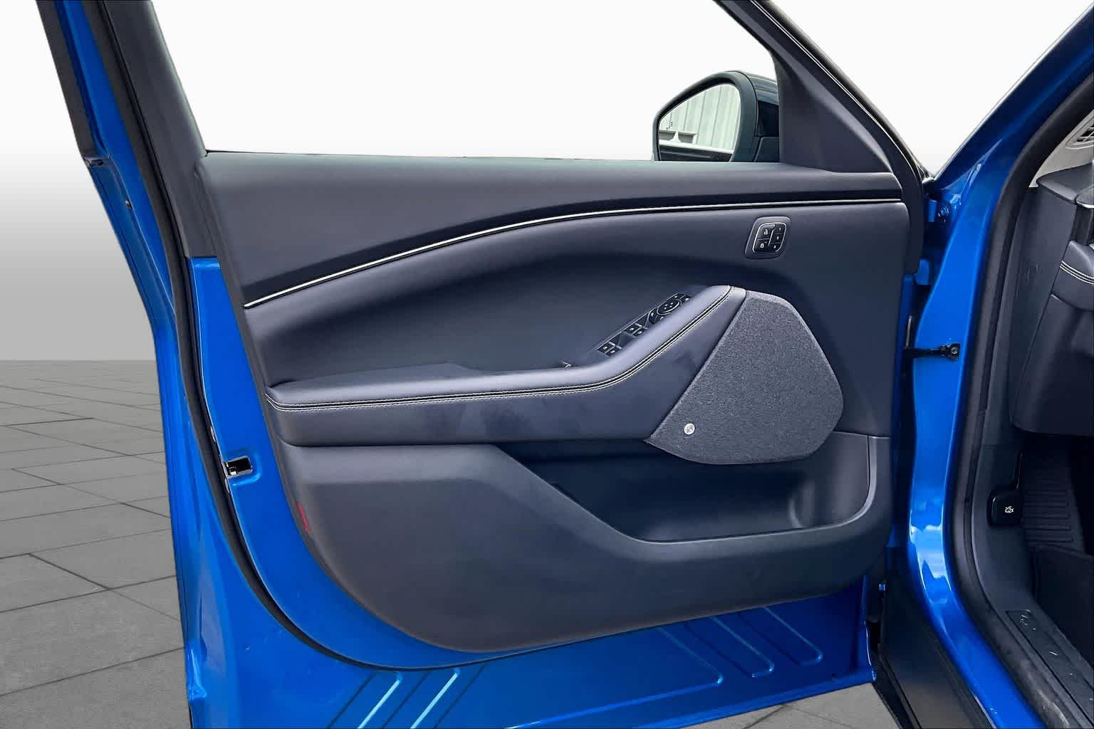 Used 2025 Velocity Blue Metallic Ford Premium image 21