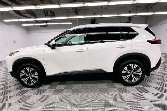 Used 2021 Glacier White Nissan SV image 14