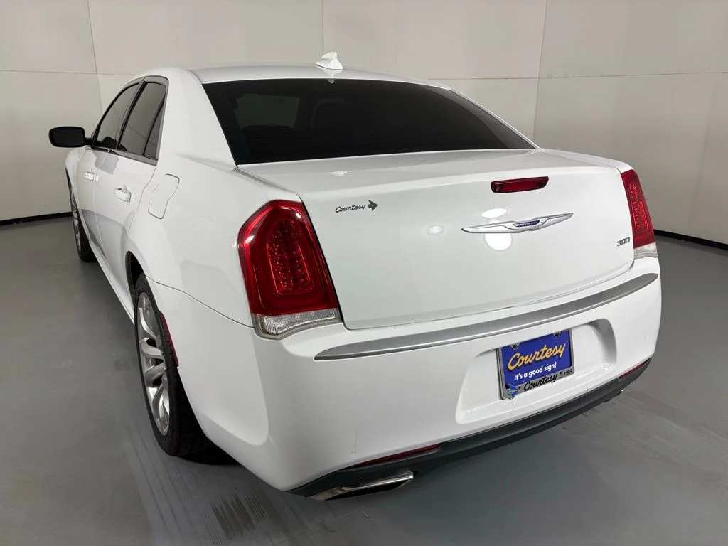 Used 2019 White Chrysler Touring image 6
