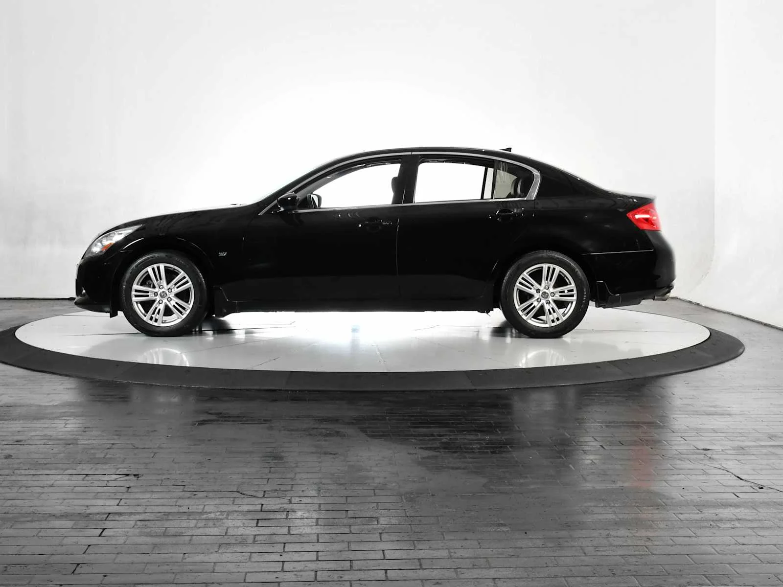 Used 2015 Black Obsidian INFINITI  image 2