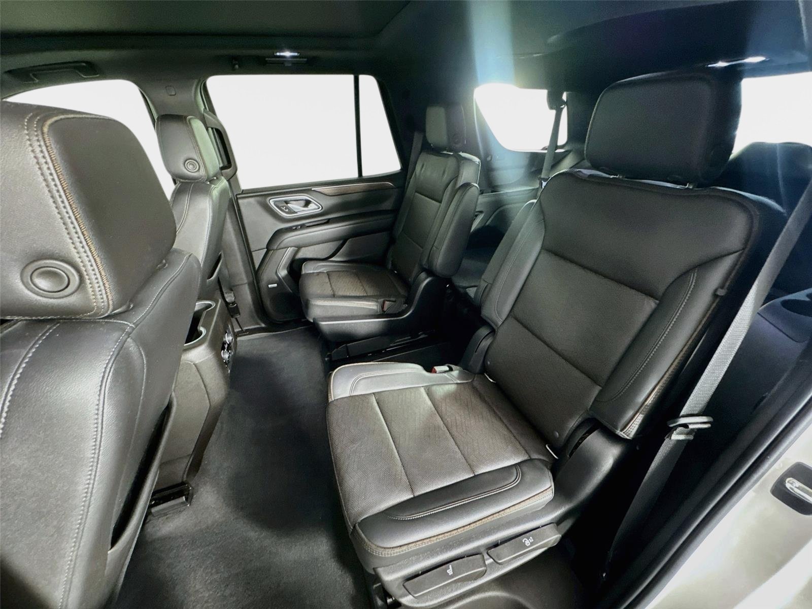 Used 2021 Iridescent Pearl Tricoat Chevrolet High Country image 24