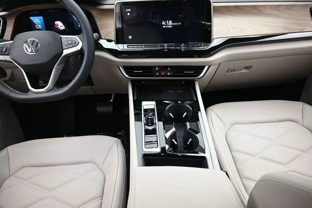 New 2026 White/off-white Volkswagen 2.0T SE w/Technology image 13