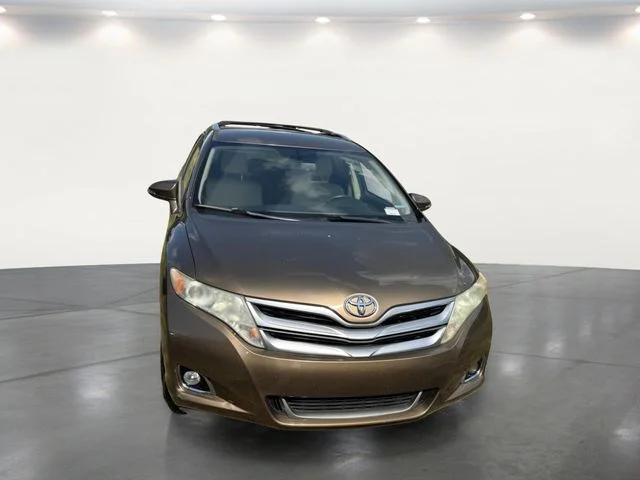 Used 2013 Gold Toyota LE image 6