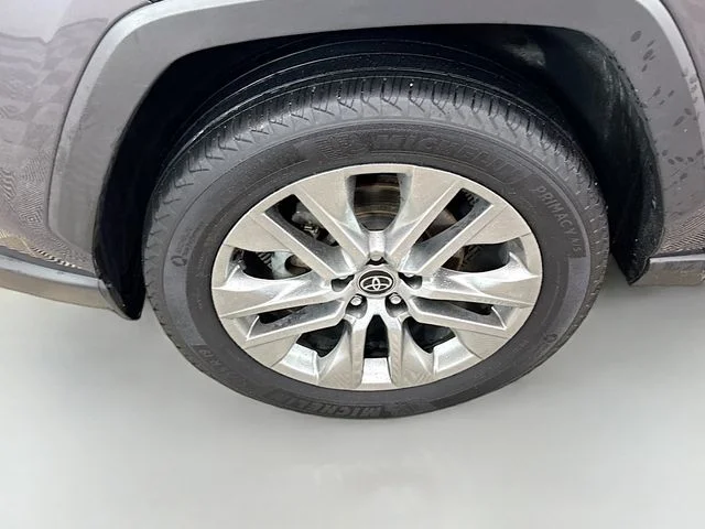 Used 2024 Gray Toyota XLE Premium image 32