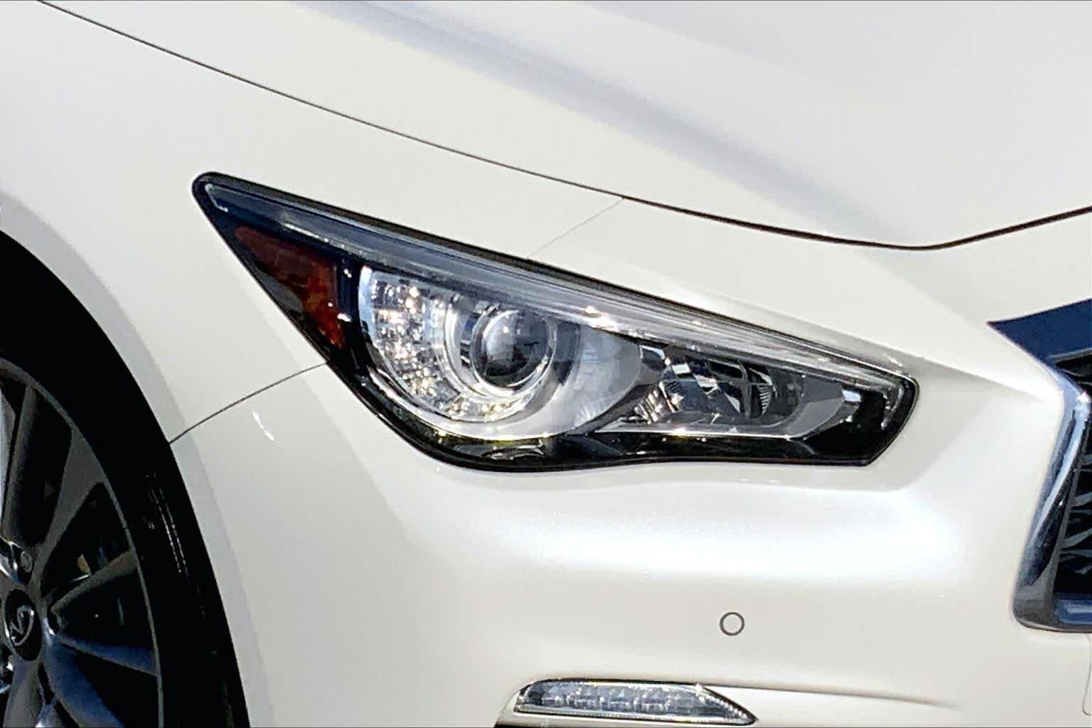 Used 2023 Majestic White INFINITI LUXE image 25