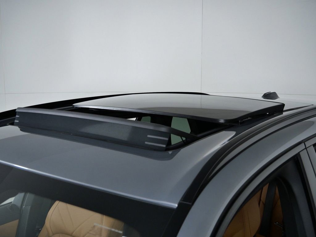 Used 2026 Skyscraper Grey Metallic BMW xDrive40i image 19