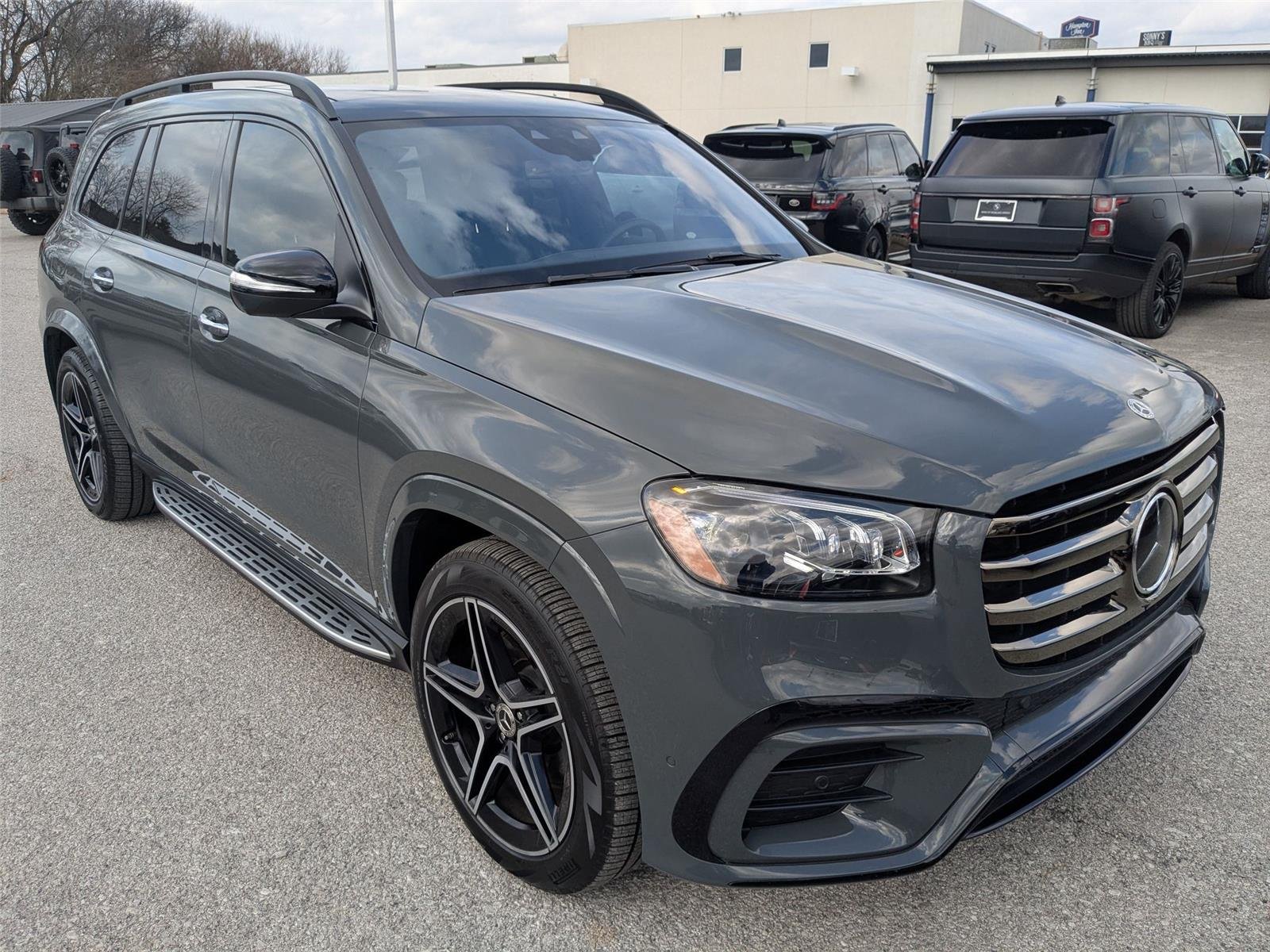 Used 2025 MANUFAKTUR Signature Silicon Grey Mercedes-Benz GLS 450 image 3