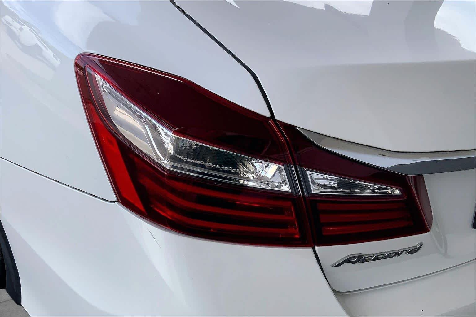 Used 2016 WHITE Honda EX-L image 28