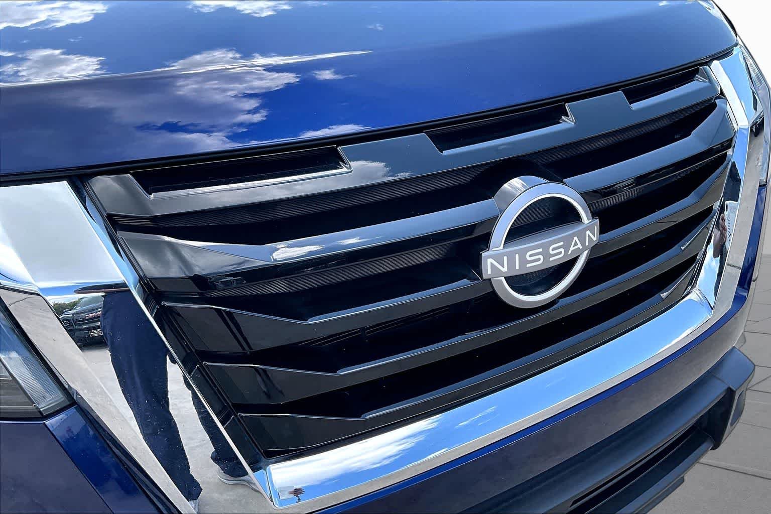Used 2025 Deep Ocean Blue Pearl Nissan SV image 29