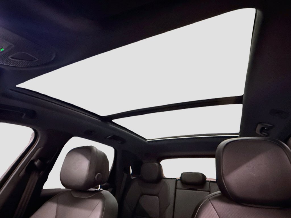 Used 2025 White Porsche  image 22