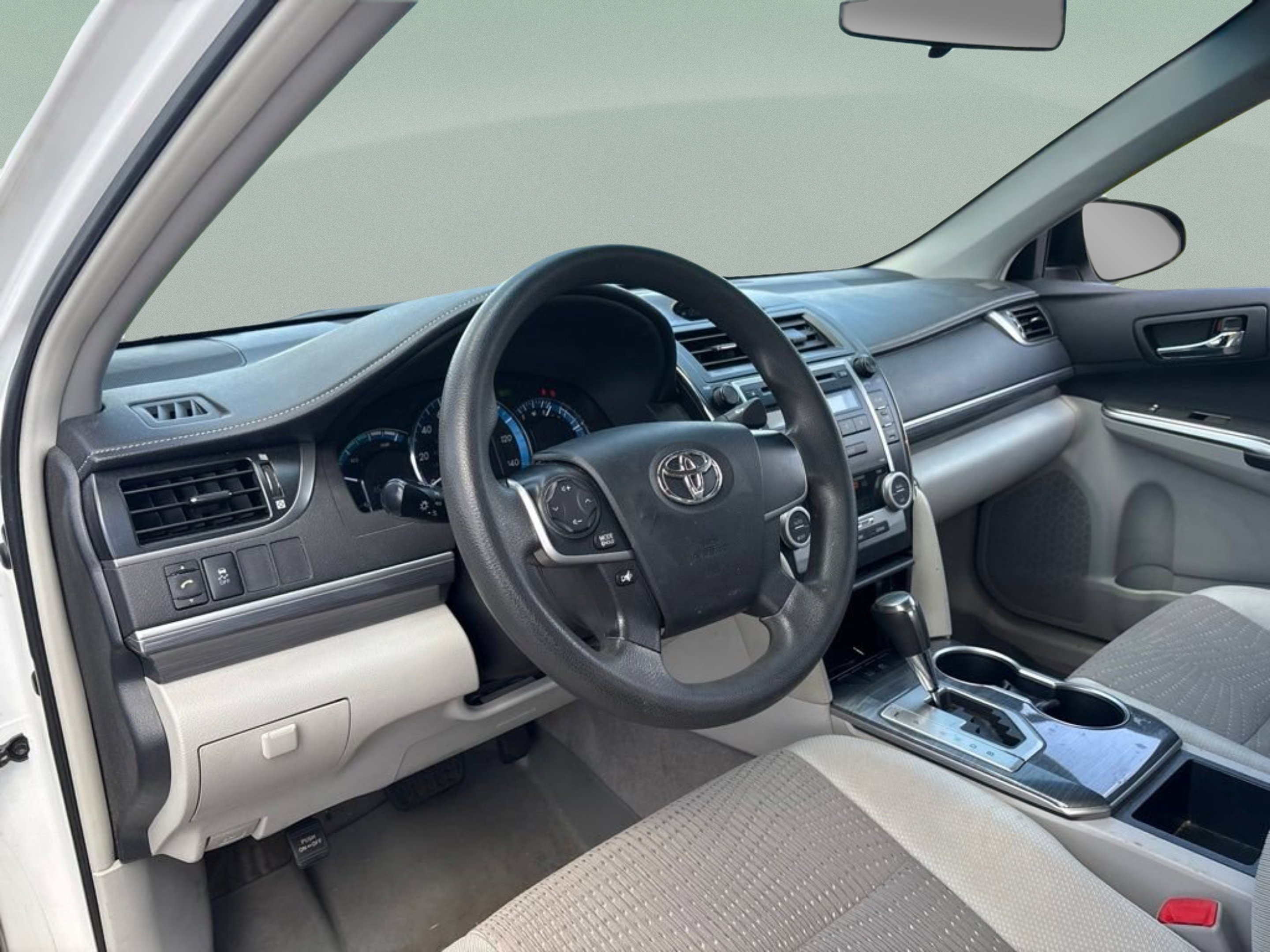 Used 2012 Super White Toyota LE image 17