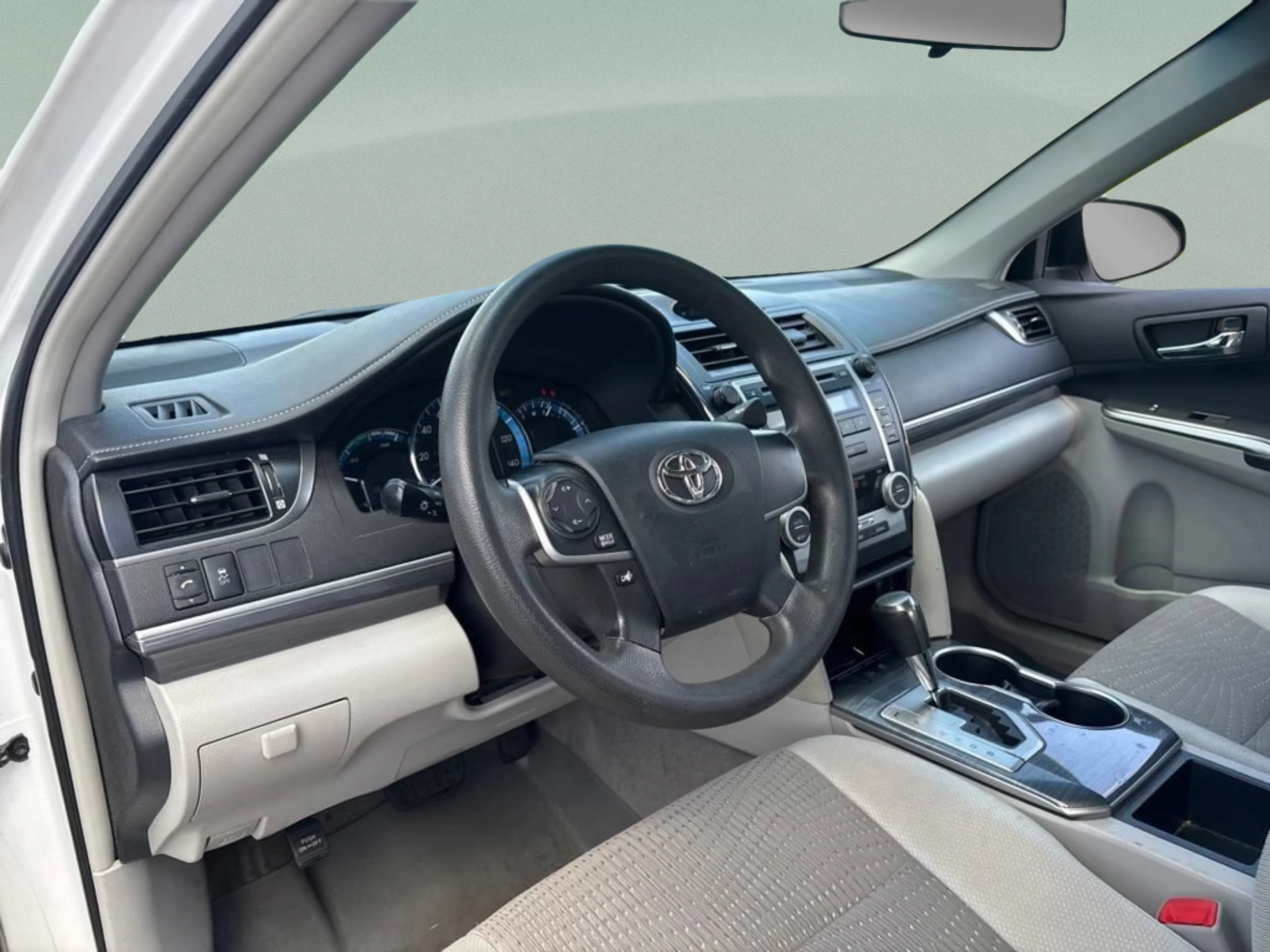 Used 2012 Super White Toyota LE image 17