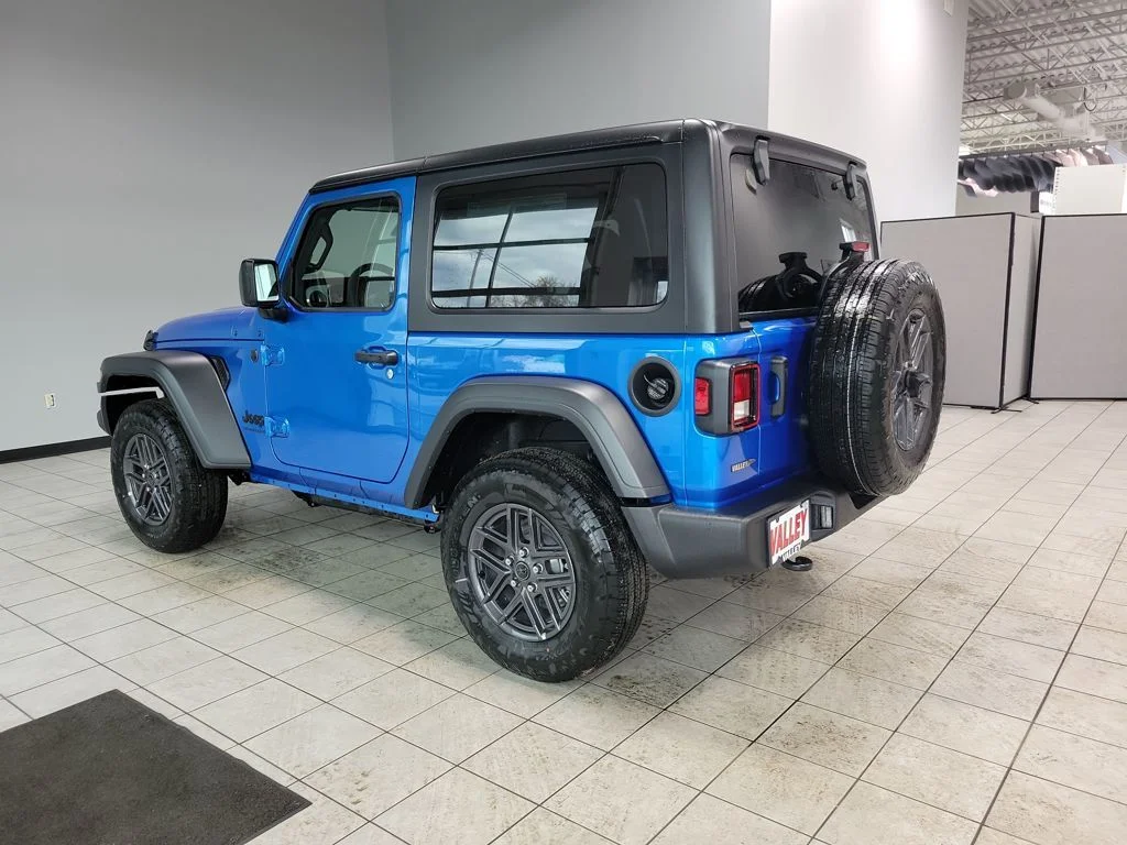 New 2026 Hydro Blue Pearl-Coat Exterior Paint Jeep Sport S image 5