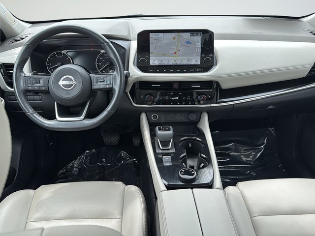 Used 2023 White Nissan SL image 9