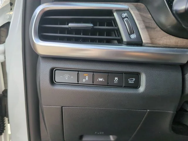 Used 2020 White Kia SX image 31