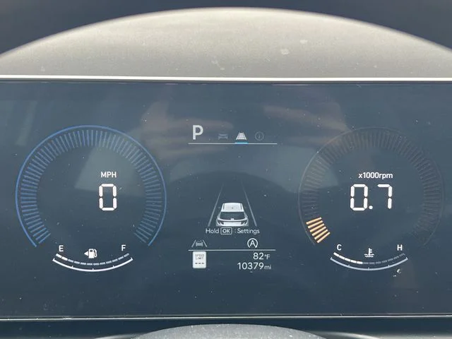 Used 2025 White Hyundai SEL image 26