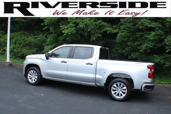 Used 2020 SILVER ICE METALLIC Chevrolet Custom image 3