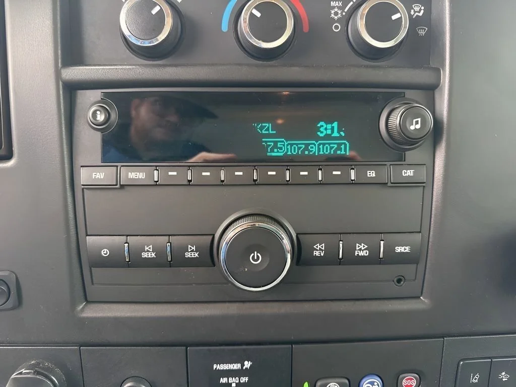 Used 2024 Summit White Chevrolet 1WT image 15