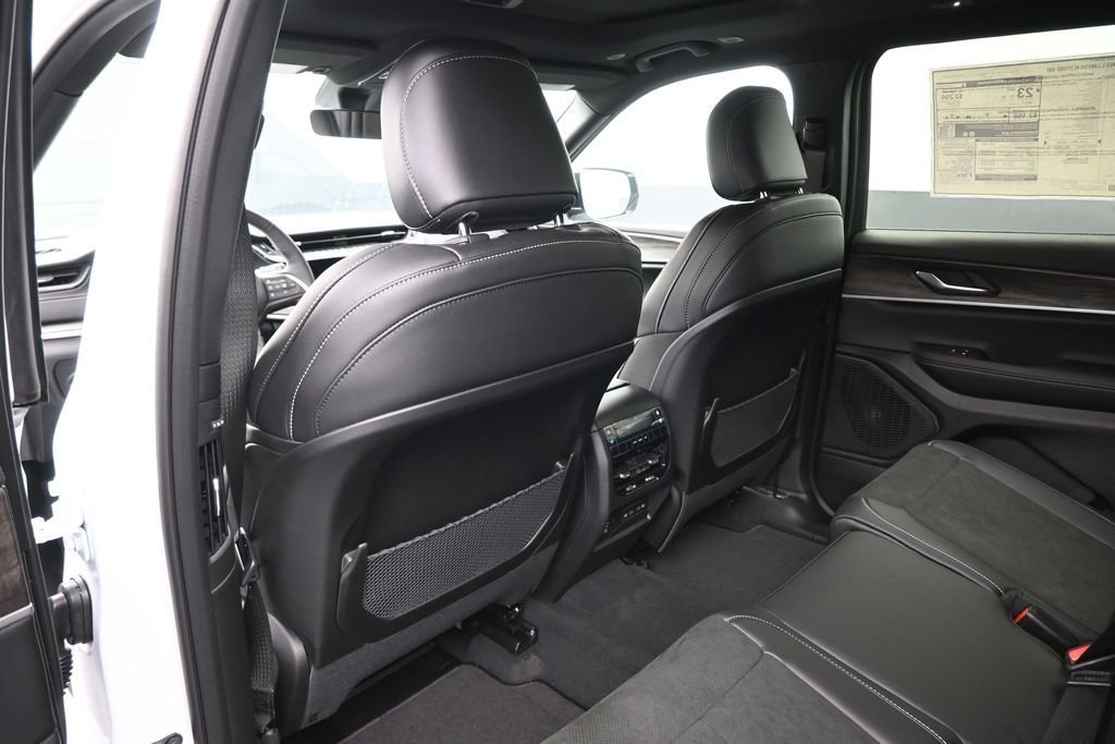 New 2026 Bright White Clear-Coat Exterior Paint Jeep Altitude image 2