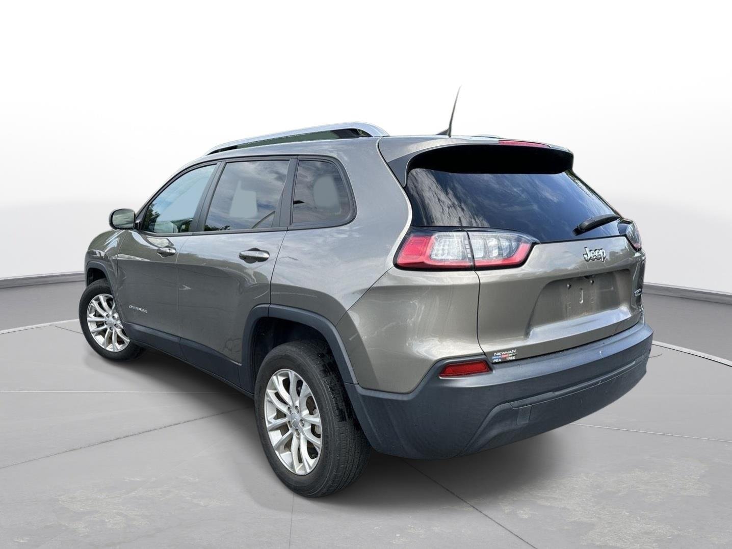 Used 2020 Light Brownstone Pearlcoat Jeep Latitude image 8
