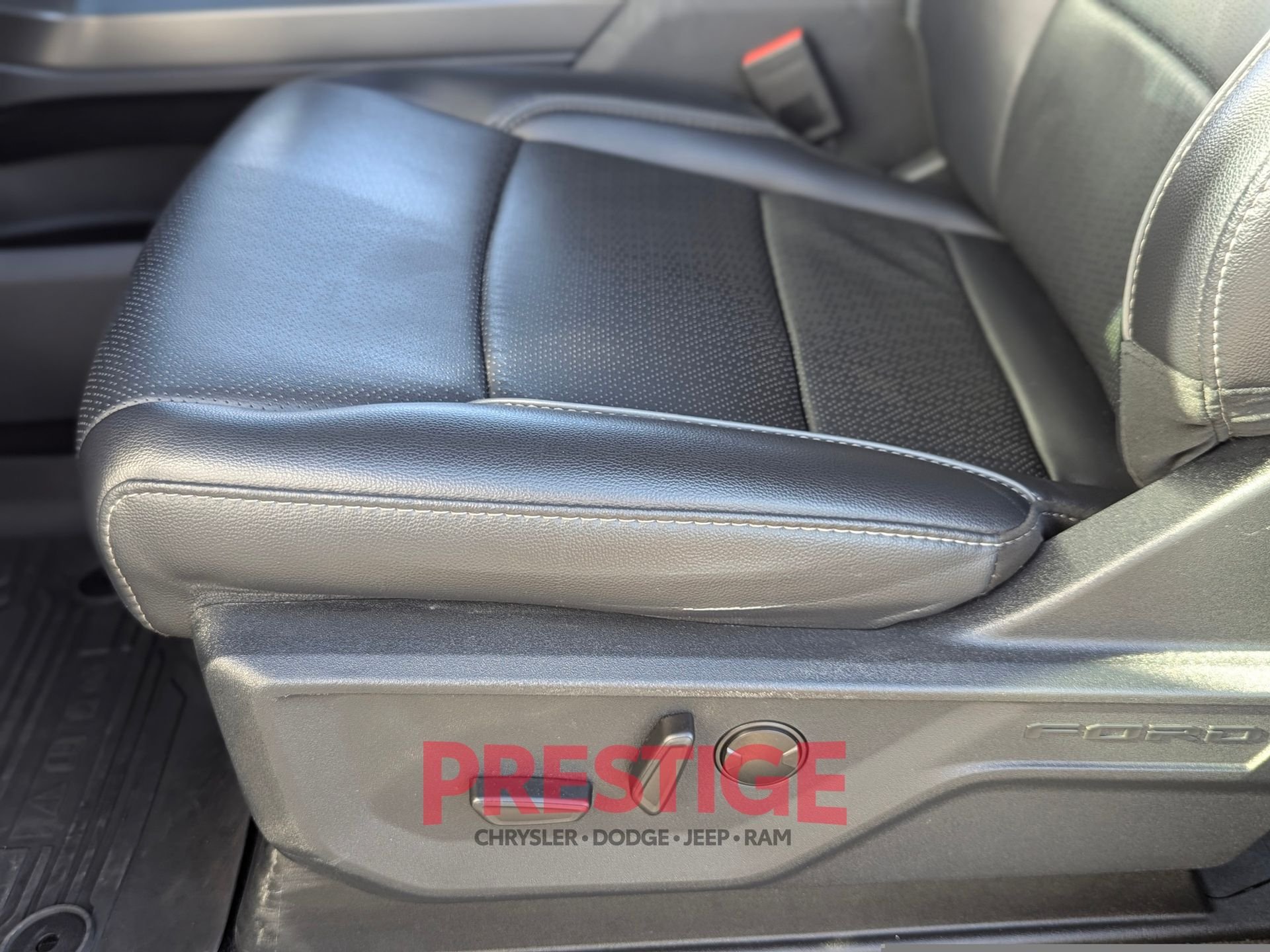 Used 2025 Black Ford Lariat image 34