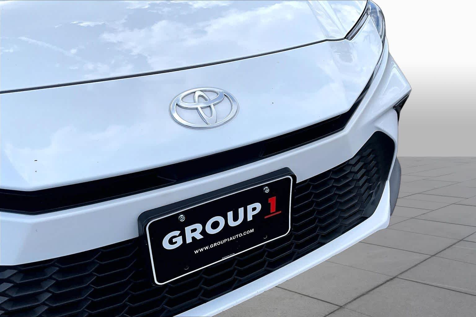 Used 2025 Ice Cap Toyota SE image 30