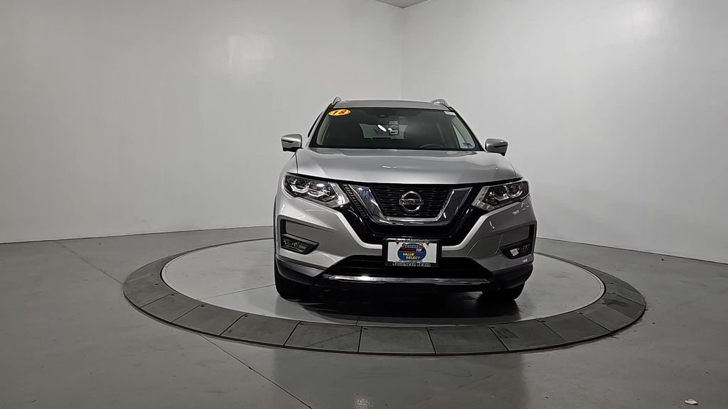 Used 2018 Silver Nissan SL image 9