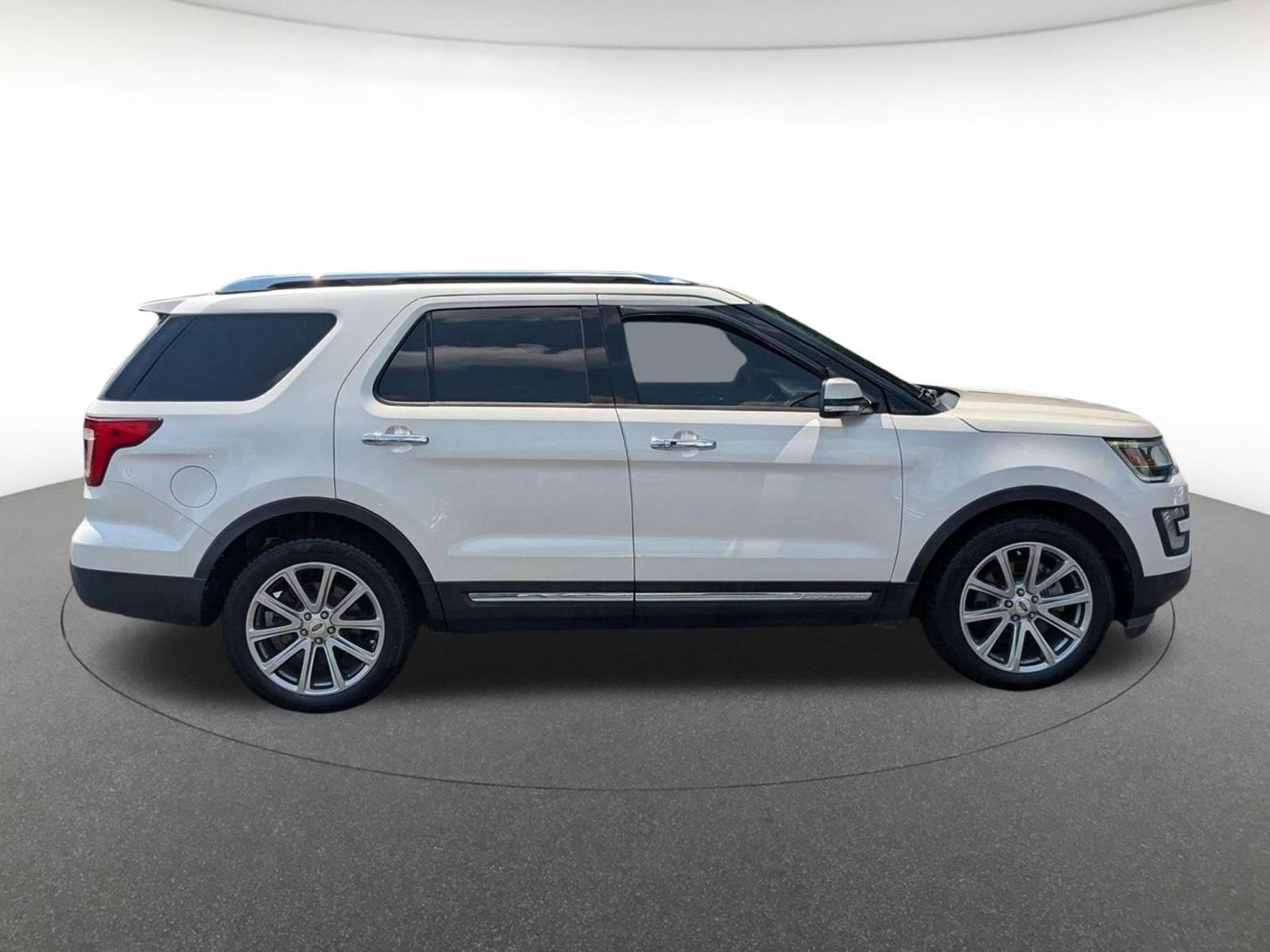 Certified Used 2017 White Platinum Metallic Tri-Coat Ford Limited image 3
