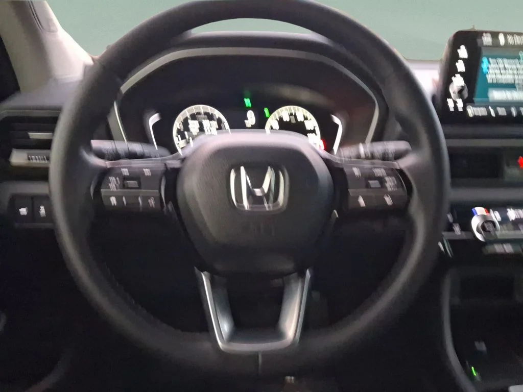 Used 2025 White Honda Touring image 21