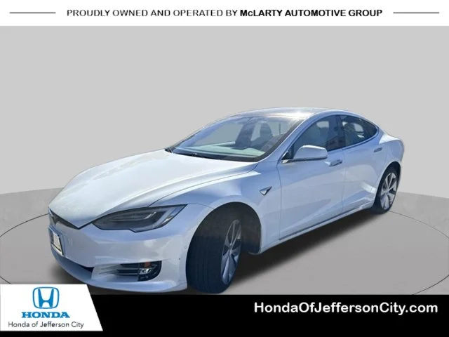 Used 2020  Tesla Long Range Plus image 1